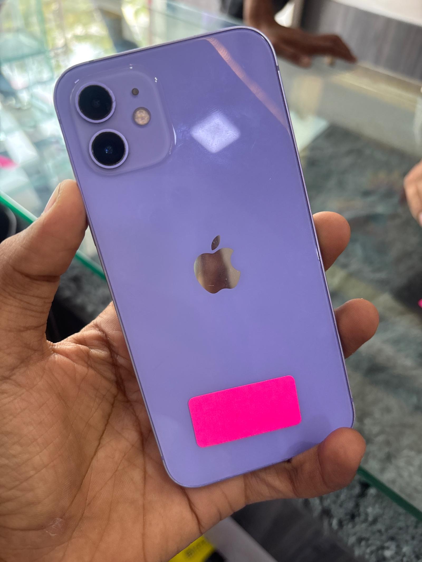 Apple 12